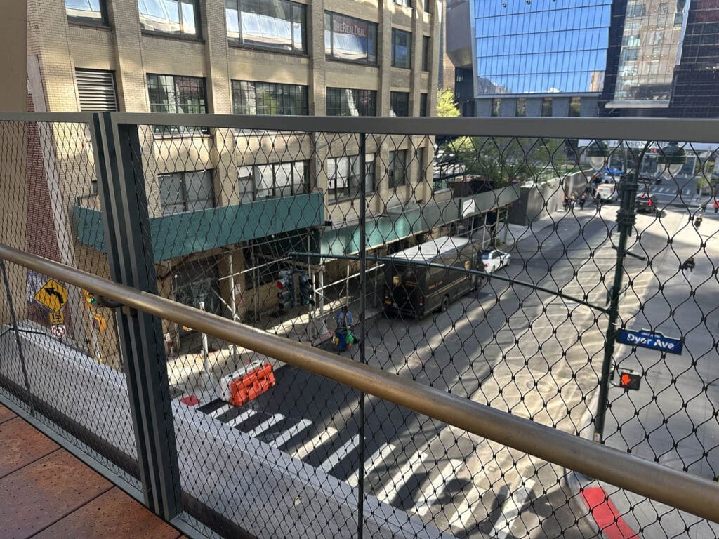 Applications | Railings with Mesh   Cablemesh.us