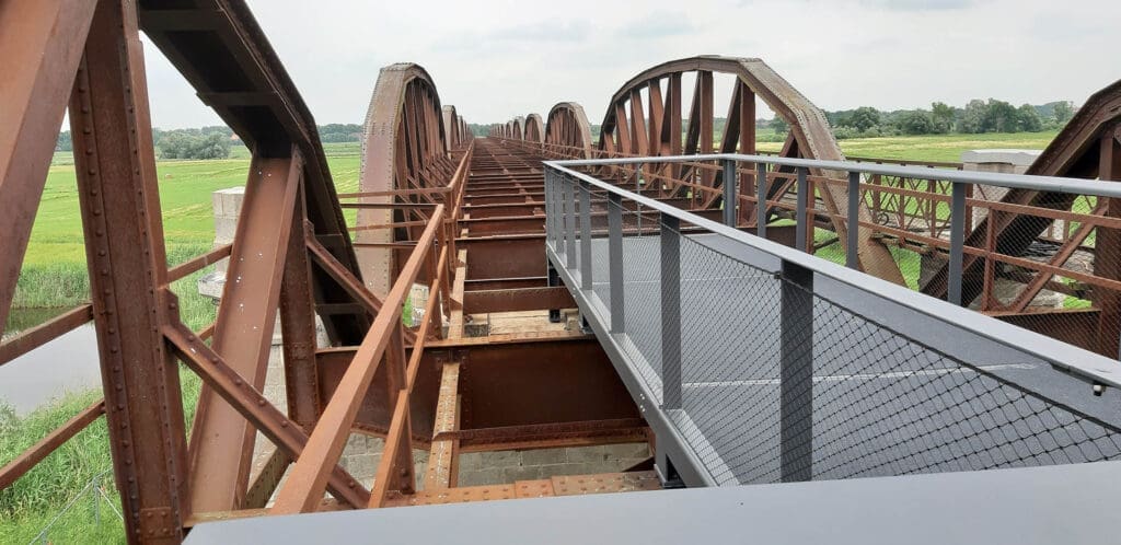 Applications | Railings with Mesh   Cablemesh.us