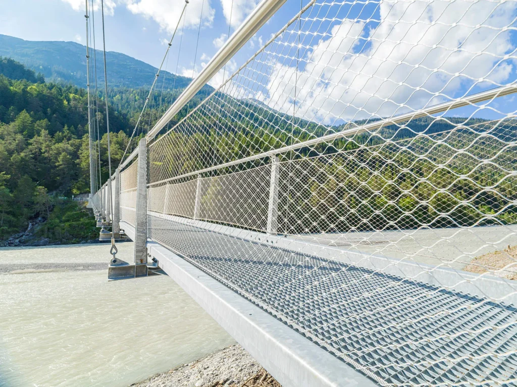 Applications | Railings with Mesh   Cablemesh.us