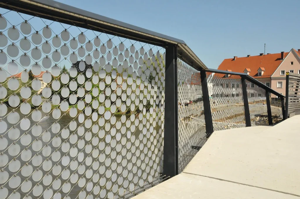 Applications | Railings with Mesh   Cablemesh.us