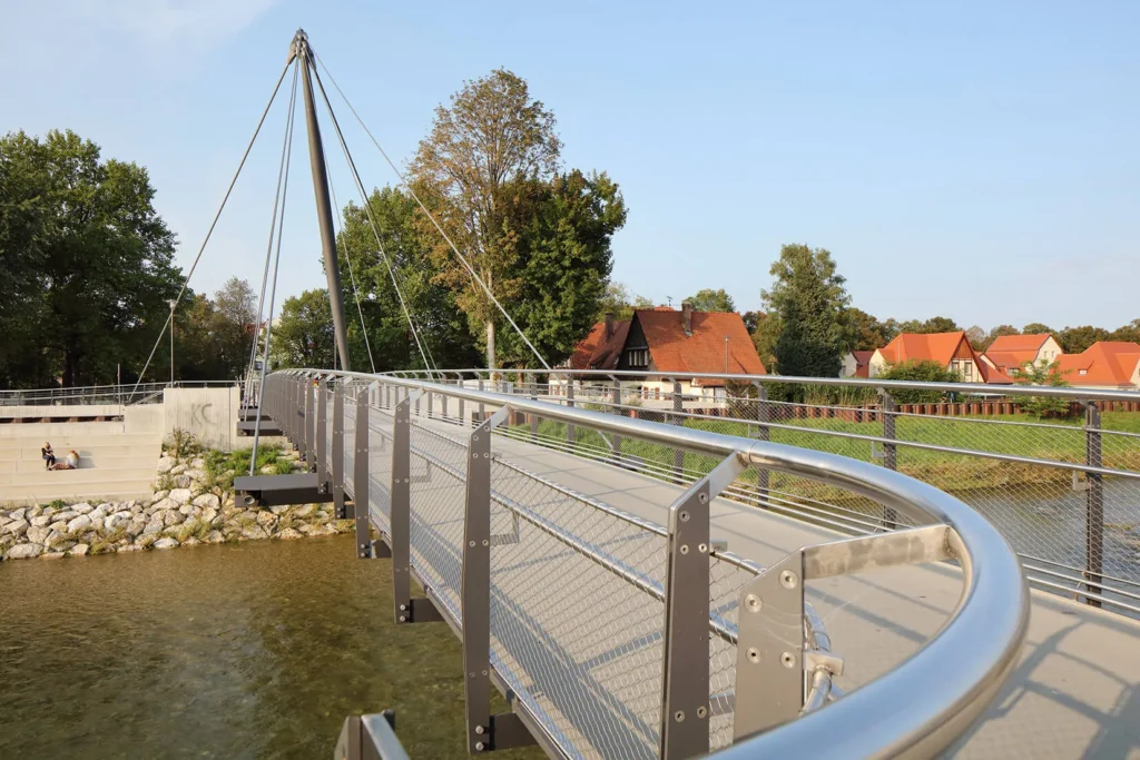Applications | Railings with Mesh   Cablemesh.us